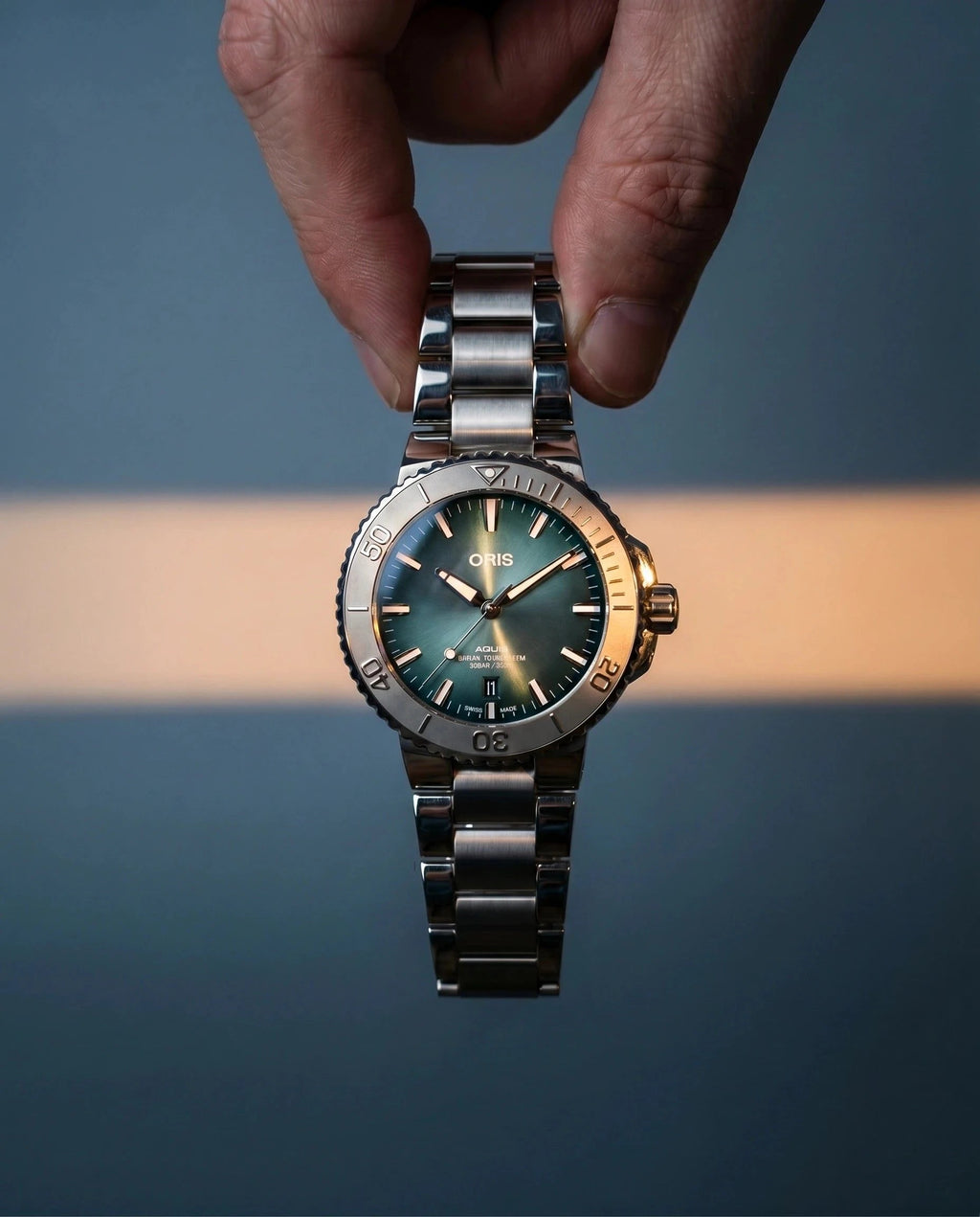 Orologio Oris Aquis 36,5 mm con quadrante verde e bracciale d’acciaio, datario.