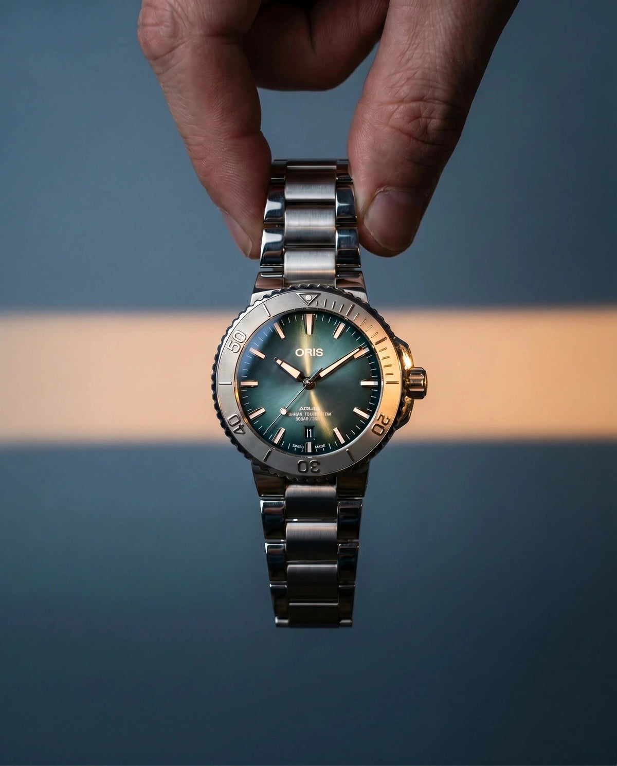 Orologio Oris Aquis 36,5 mm con quadrante verde e bracciale d’acciaio, datario.