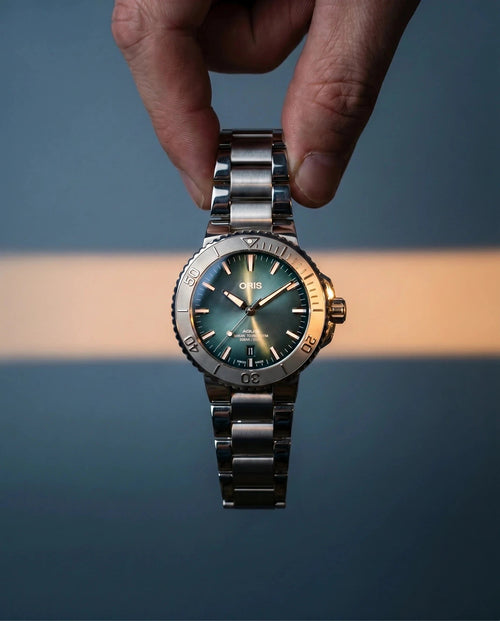 Orologio Oris Aquis 36,5 mm con quadrante verde e bracciale d’acciaio, datario.