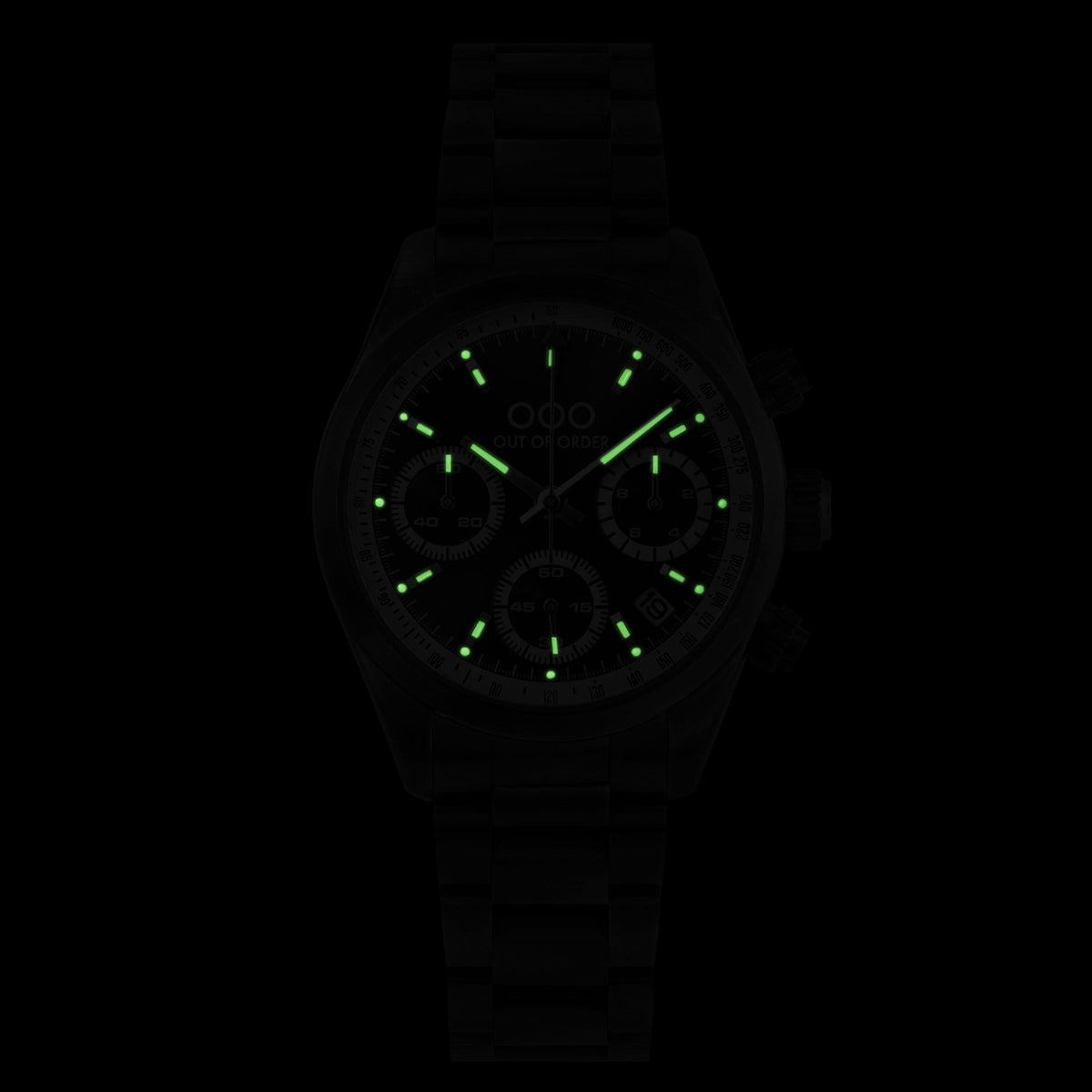 Orologio cronografo con quadrante scuro luminescente verde e bracciale in acciaio