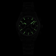 Orologio cronografo quarzo con indici luminescenti verdi su bracciale scuro