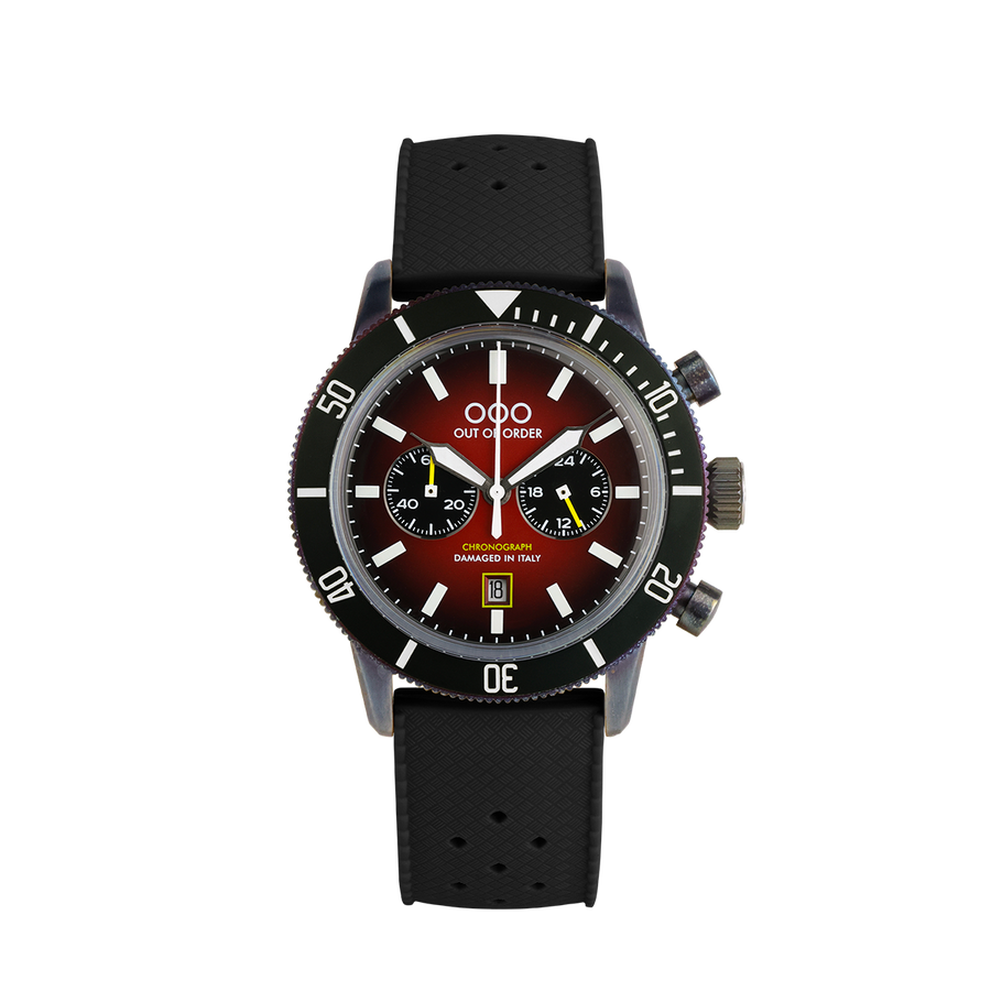 Out Of Order Red Pilot Cronografo Quarzo Uomo 43 mm Acciaio 316L Quadrante Rosso Sunburnt Miyota OS21 Vetro Minerale Rivestito Zaffiro Silicone Tropic Nero 100 m Ref. OOO.001-28.RO