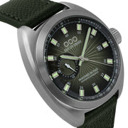Orologio automatico con quadrante nero-verde guilloché, datario e cinturino in pelle verde.
