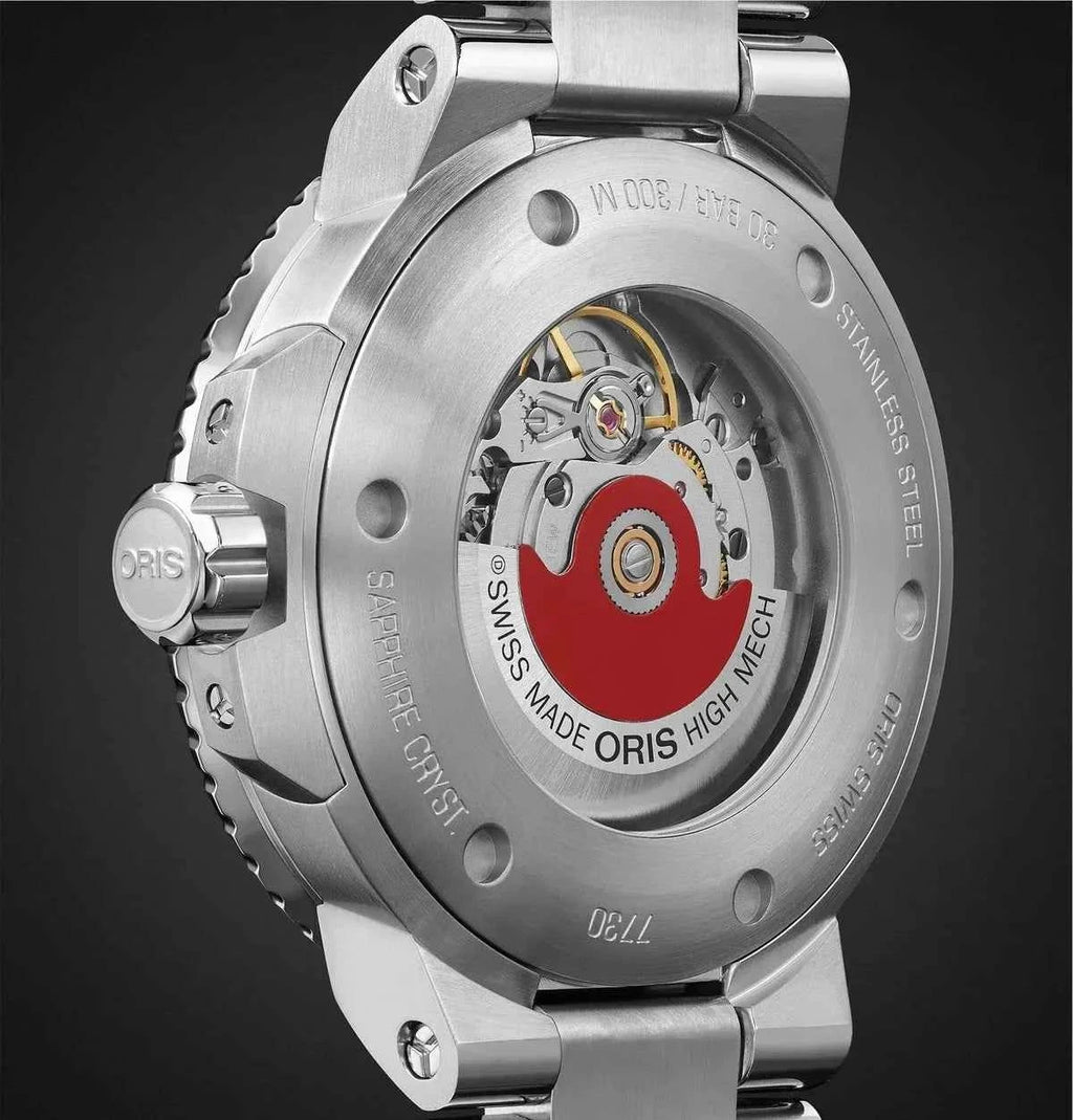 Orologio Oris Aquis, fondello in acciaio con vista meccanismo e scritta Swiss Made
