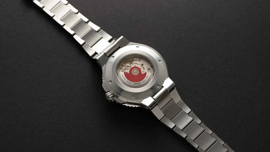 Orologio sub acciaio con fondello a vista e bracciale in maglia