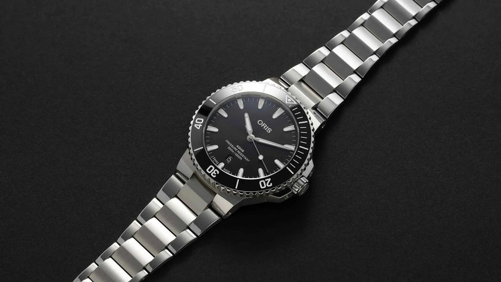 Orologio sub in acciaio con quadrante nero e cinturino bracciale a maglie