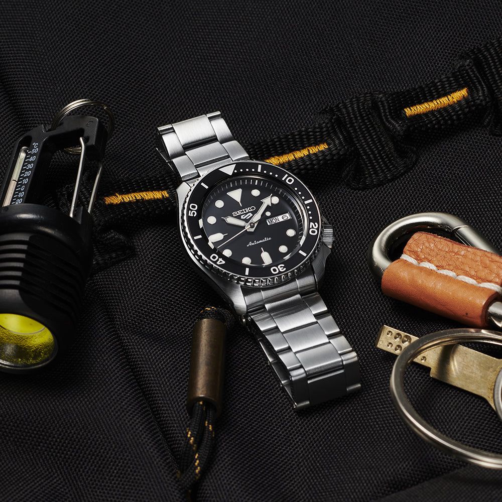 Seiko 5 Sports SKX Automatico Uomo 42,5 mm Acciaio Quadrante Nero Lunetta Girevole Unidirezionale Nera Vetro Hardlex Giorno e Data Bracciale Acciaio 100 m Ref. SRPD55K1