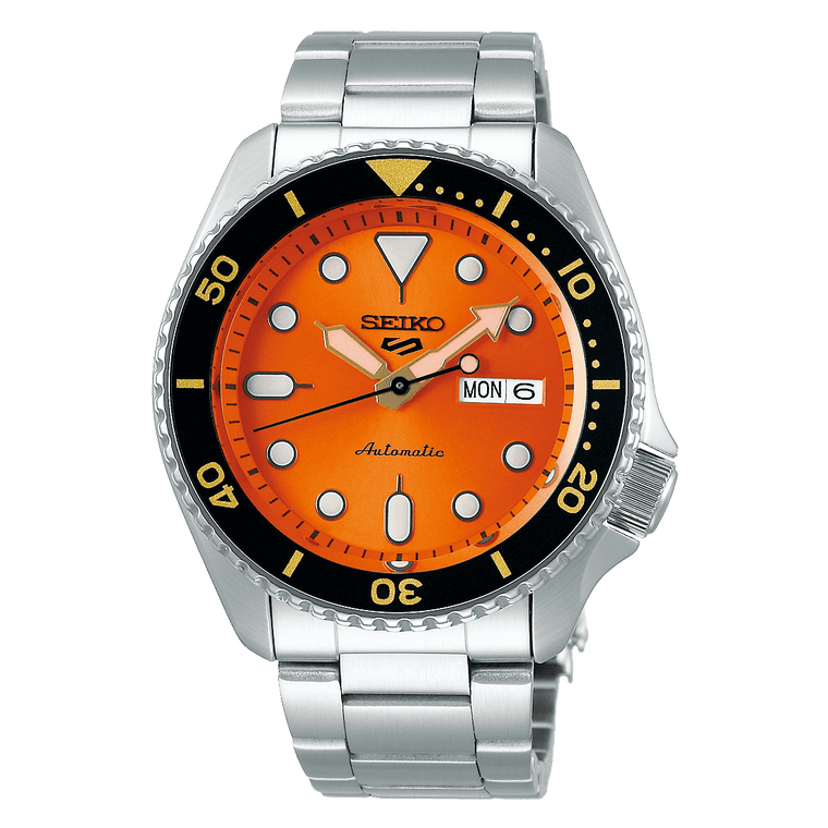 Seiko 5 Sports SKX Automatico Uomo 42,5 mm Acciaio Quadrante Arancione Soleil Lunetta Girevole Nera e Dorata Vetro Hardlex Giorno e Data Bracciale Acciaio 100 m Ref. SRPD59K1
