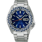 Seiko 5 Sports SKX Checker Flag Special Edition Automatico Uomo 42,5 mm Acciaio Quadrante Blu Petrolio Lunetta Girevole Blu e Bianca Vetro Hardlex Curvo Day-Date Bracciale Acciaio 100 m Ref. SRPK65K1