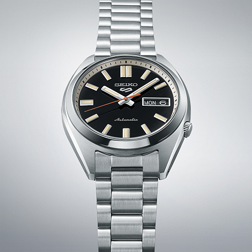Seiko 5 Sports SNXS Automatico Uomo 37,4 mm Acciaio Quadrante Nero Lancetta Secondi Arancione Vetro Hardlex Curvo Giorno e Data Bracciale Acciaio 100 m Ref. SRPK89K1 Oasi Watch