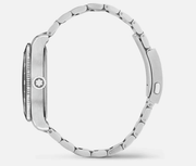 Orologio Montblanc con profilo laterale e cinturino in acciaio, chiusura visibile