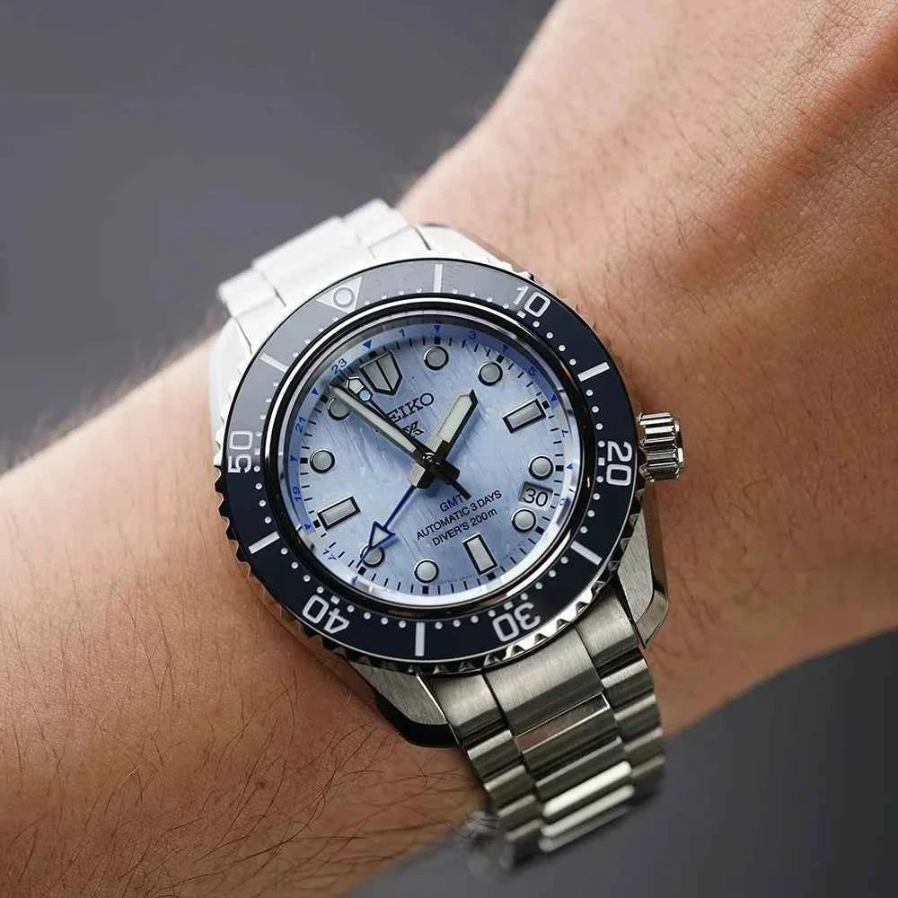 Orologio subacqueo Seiko Prospex con quadrante blu ghiaccio e bracciale in acciaio