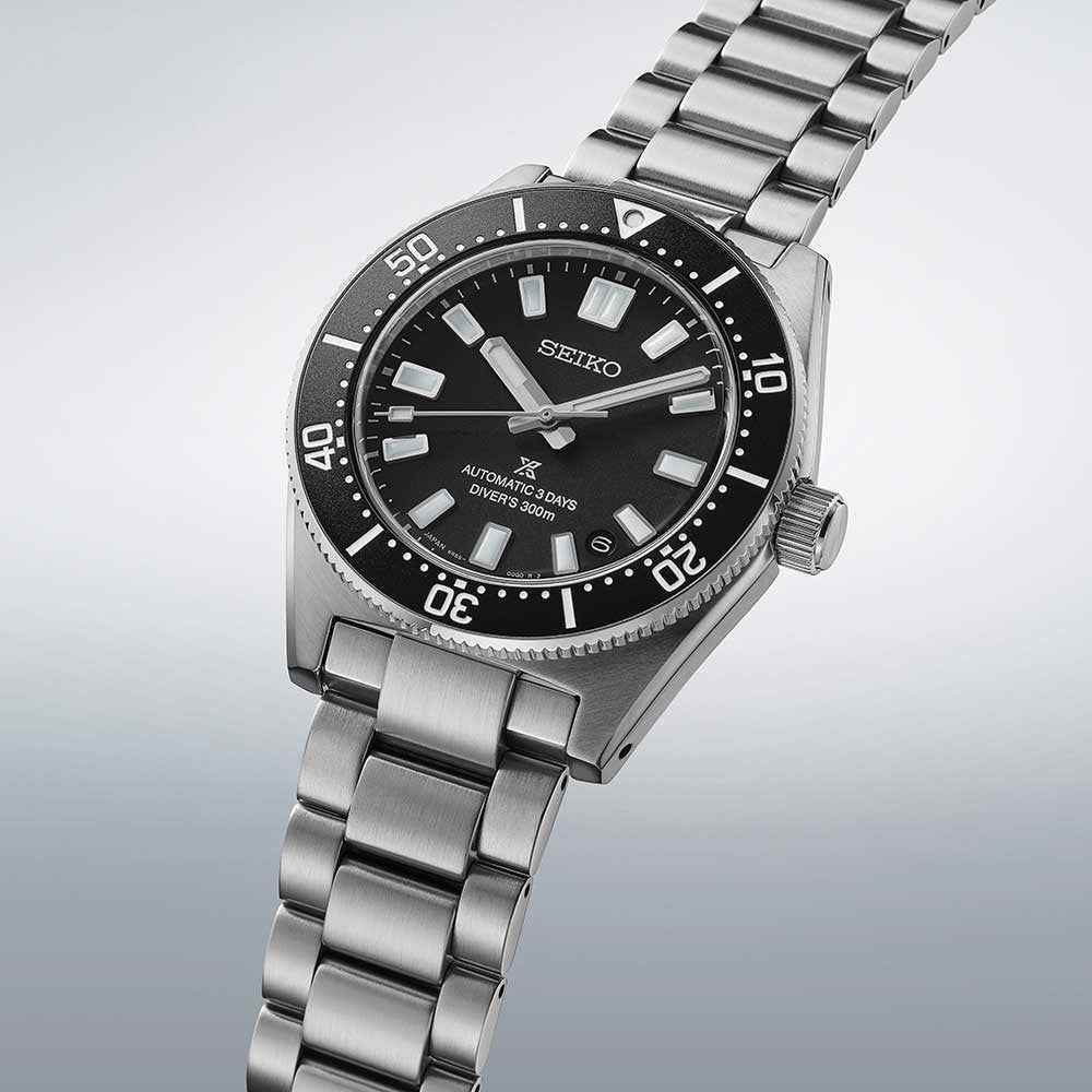 Orologio Seiko subacqueo con lunetta unidirezionale nera, quadrante nero, bracciale acciaio