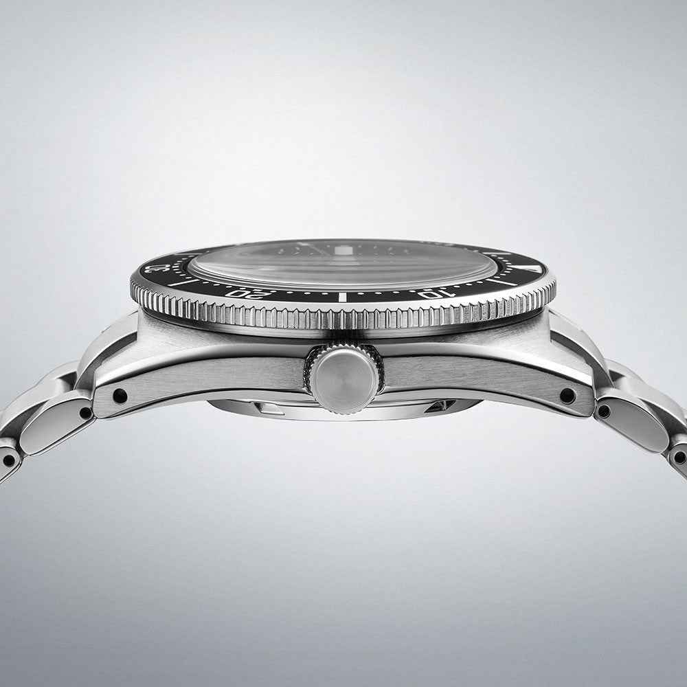 Orologio subacqueo Seiko: vista laterale della cassa e della lunetta con corona