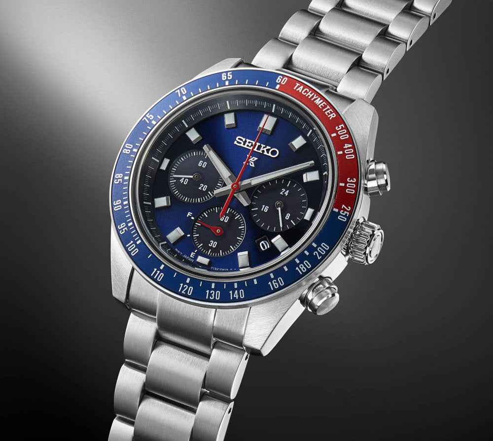 Orologio Seiko cronografo solare con quadrante blu e tachimetro sul lunotto acciaio