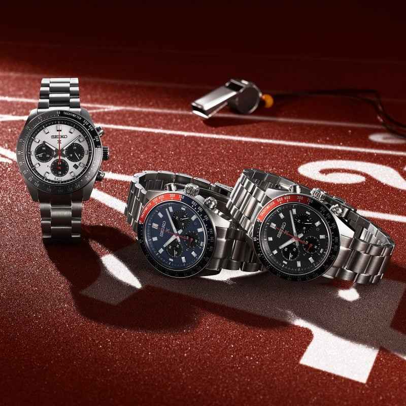 Orologio cronografo Seiko Prospex con bracciale acciaio, quadrante nero e indici rossi