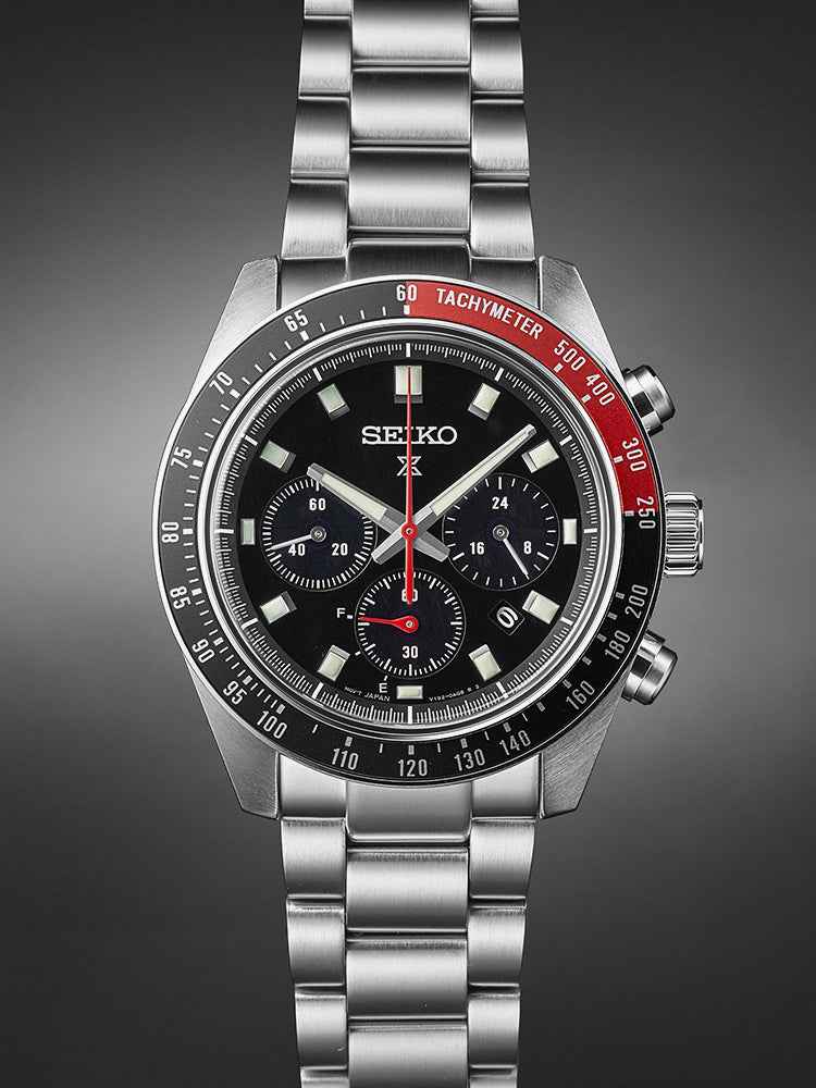 Orologio cronografo Seiko Prospex con quadrante nero, scala tachimetro e bracciale acciaio