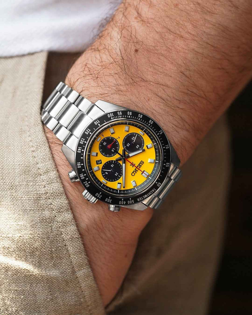 Orologio cronografo uomo Seiko Prospex con quadrante giallo e bracciale acciaio argento