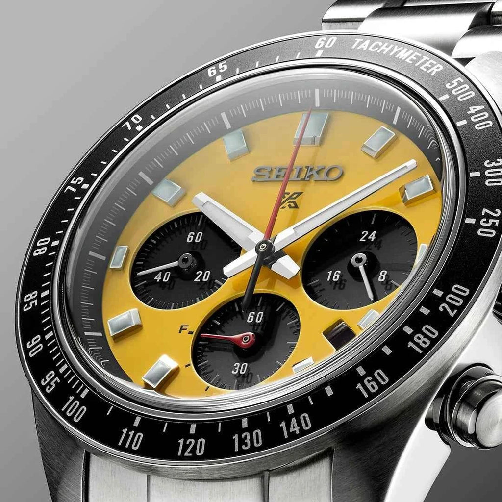 Orologio cronografo Seiko con quadrante giallo, ghiera nera tachimetro e vetro zaffiro