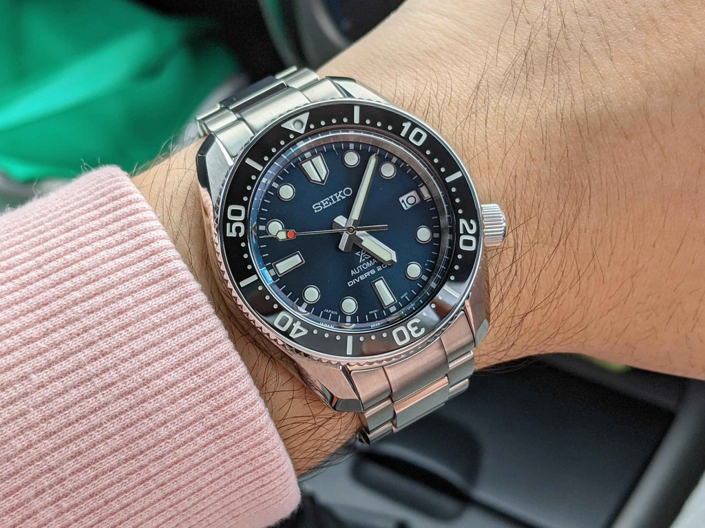 Orologio subacqueo Seiko in acciaio con quadrante blu sunburst e bracciale