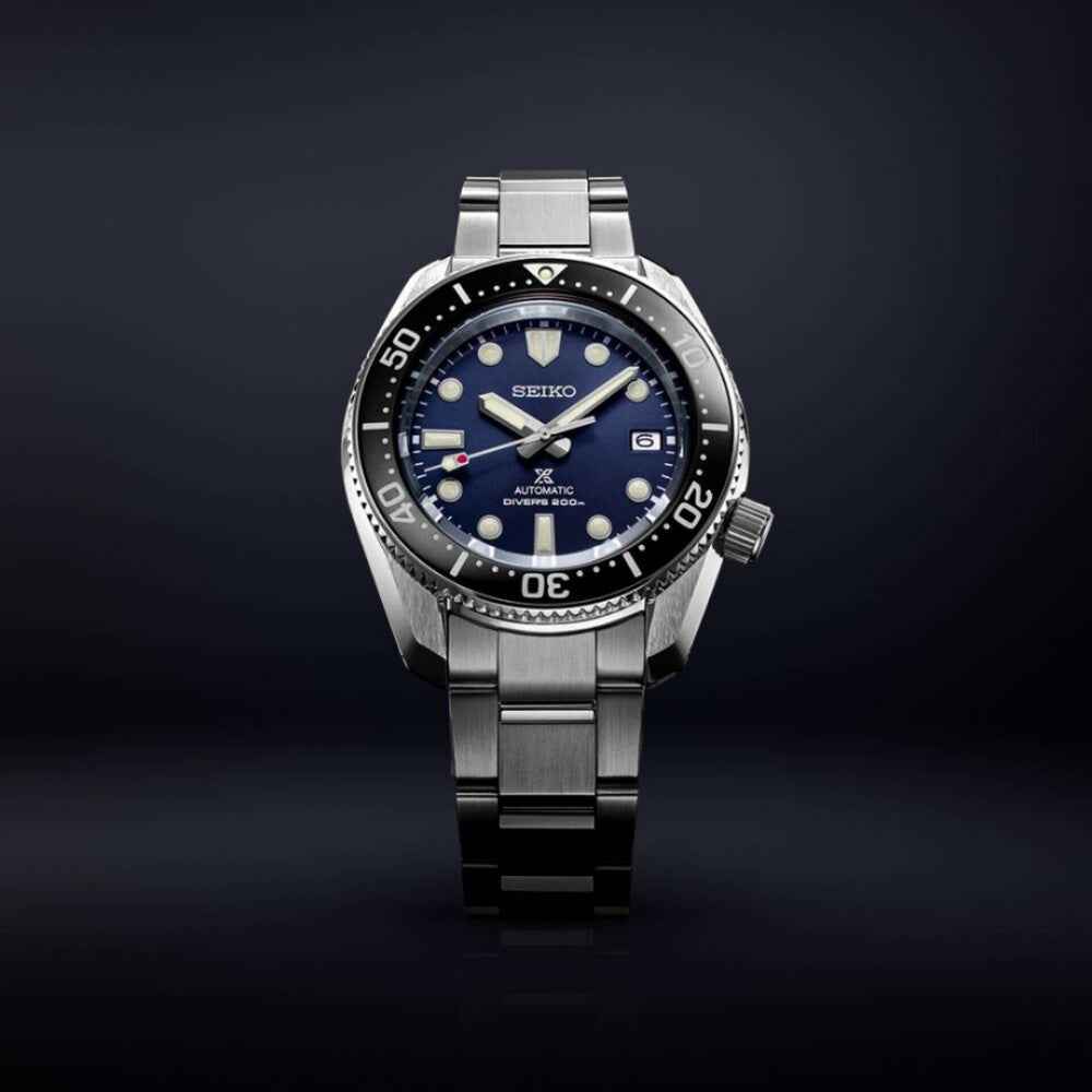 Orologio subacqueo Seiko in acciaio, ghiera nera, quadrante blu e bracciale