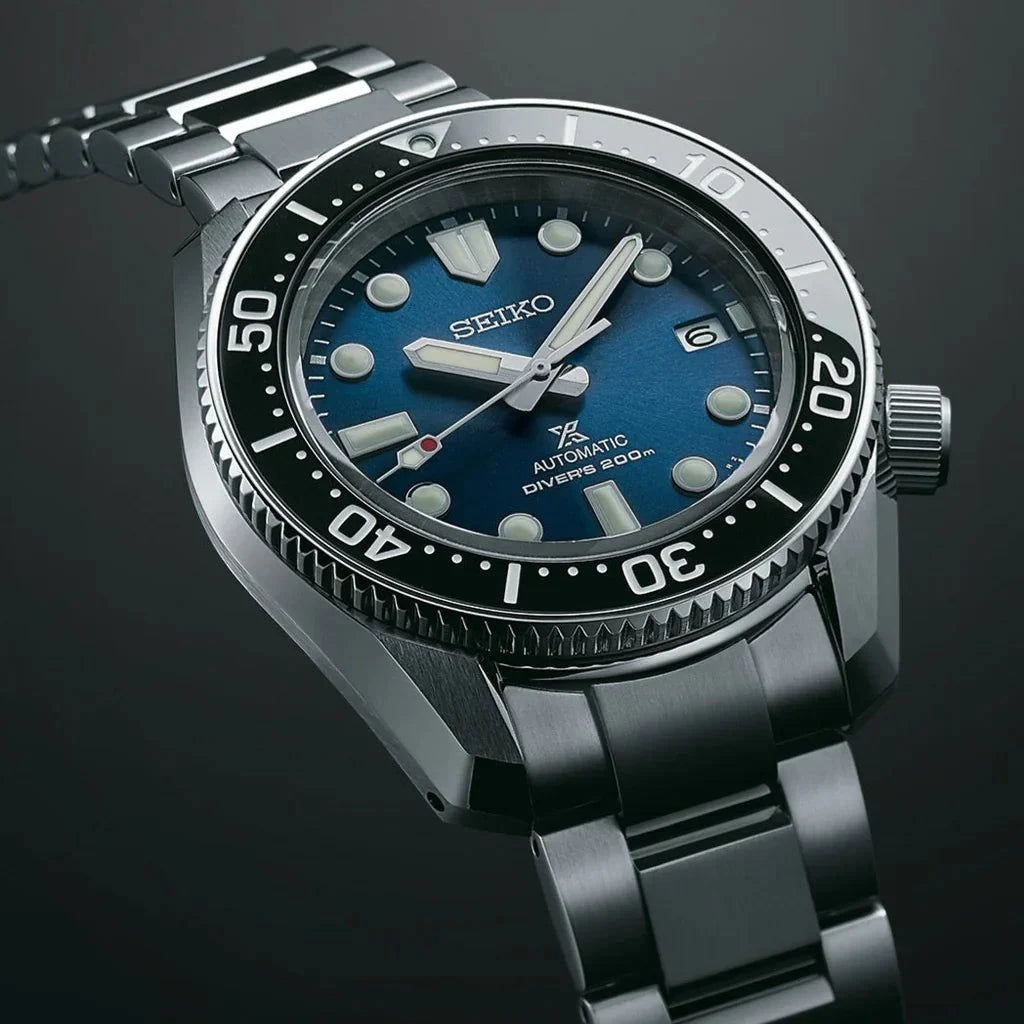 Orologio Seiko Prospex subacqueo: quadrante blu con indici luminescenti e ghiera nera
