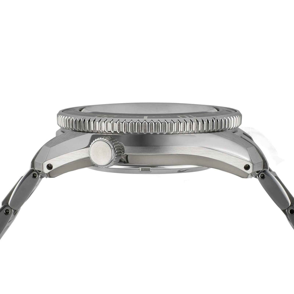 Orologio Seiko sub in acciaio con corona a vite e cassa laterale, lunetta zigrinata.