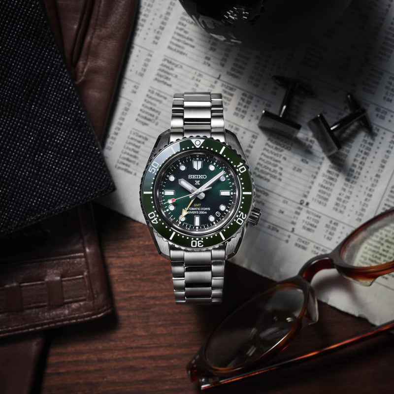 Orologio Seiko sub 42mm acciaio, quadrante verde con indicatore GMT e bracciale