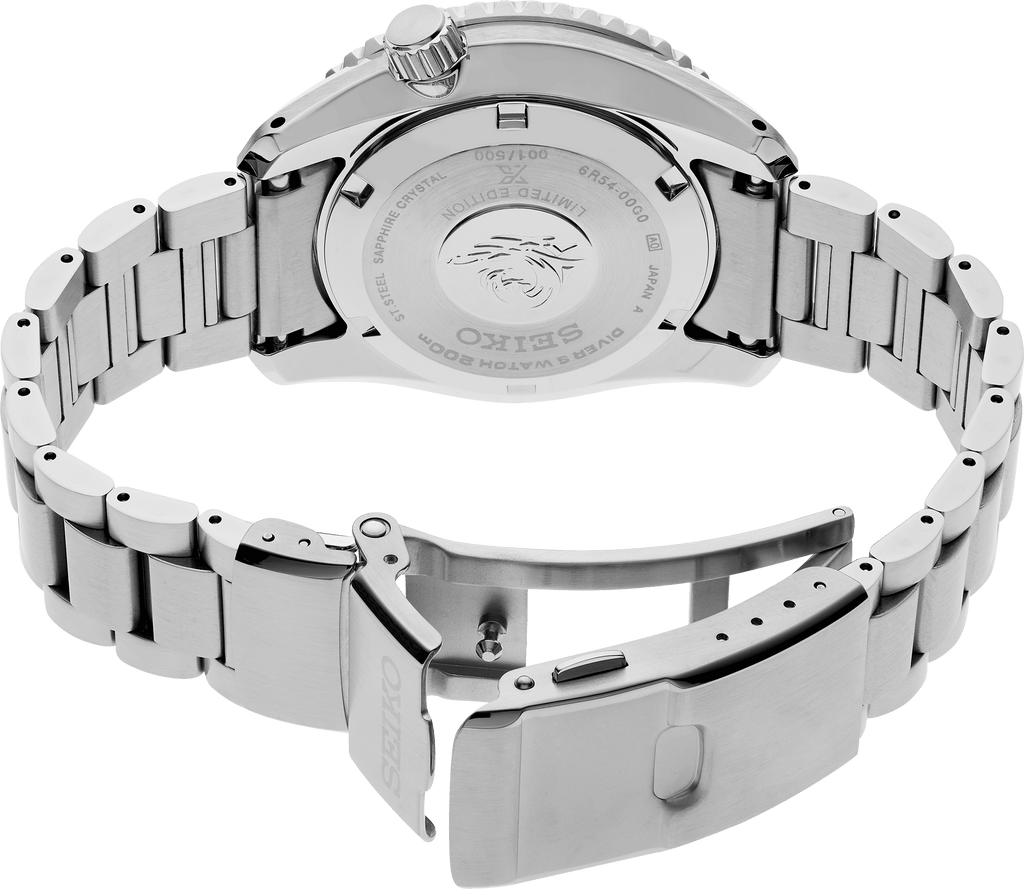 Orologio diver GMT, fondello in acciaio con incisioni e bracciale a maglie.