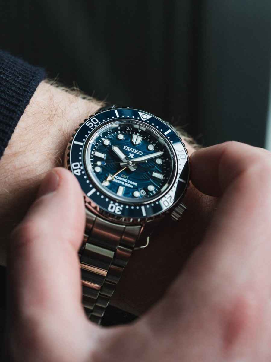 Orologio subacqueo Seiko con quadrante blu e bracciale in acciaio, GMT