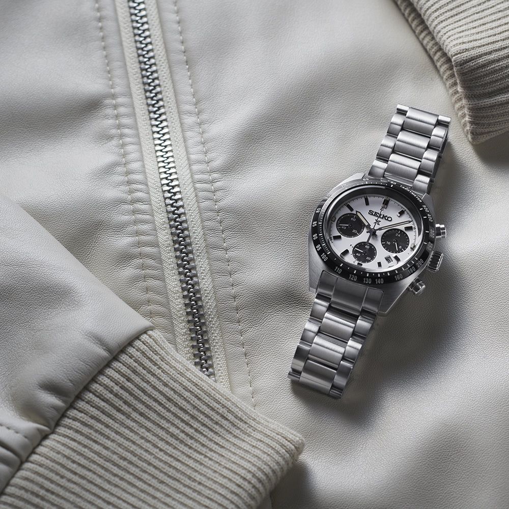 Orologio Seiko cronografo con quadrante panda bianco e bracciale maglia acciaio