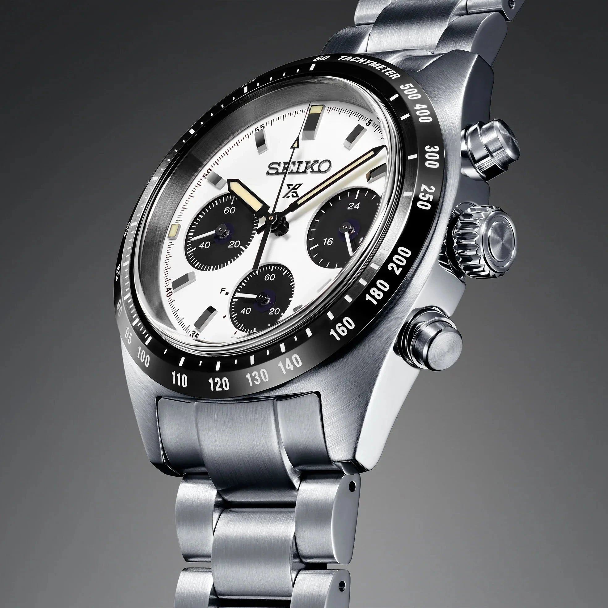 Orologio Seiko cronografo con quadrante panda nero-bianco e indici luminosi