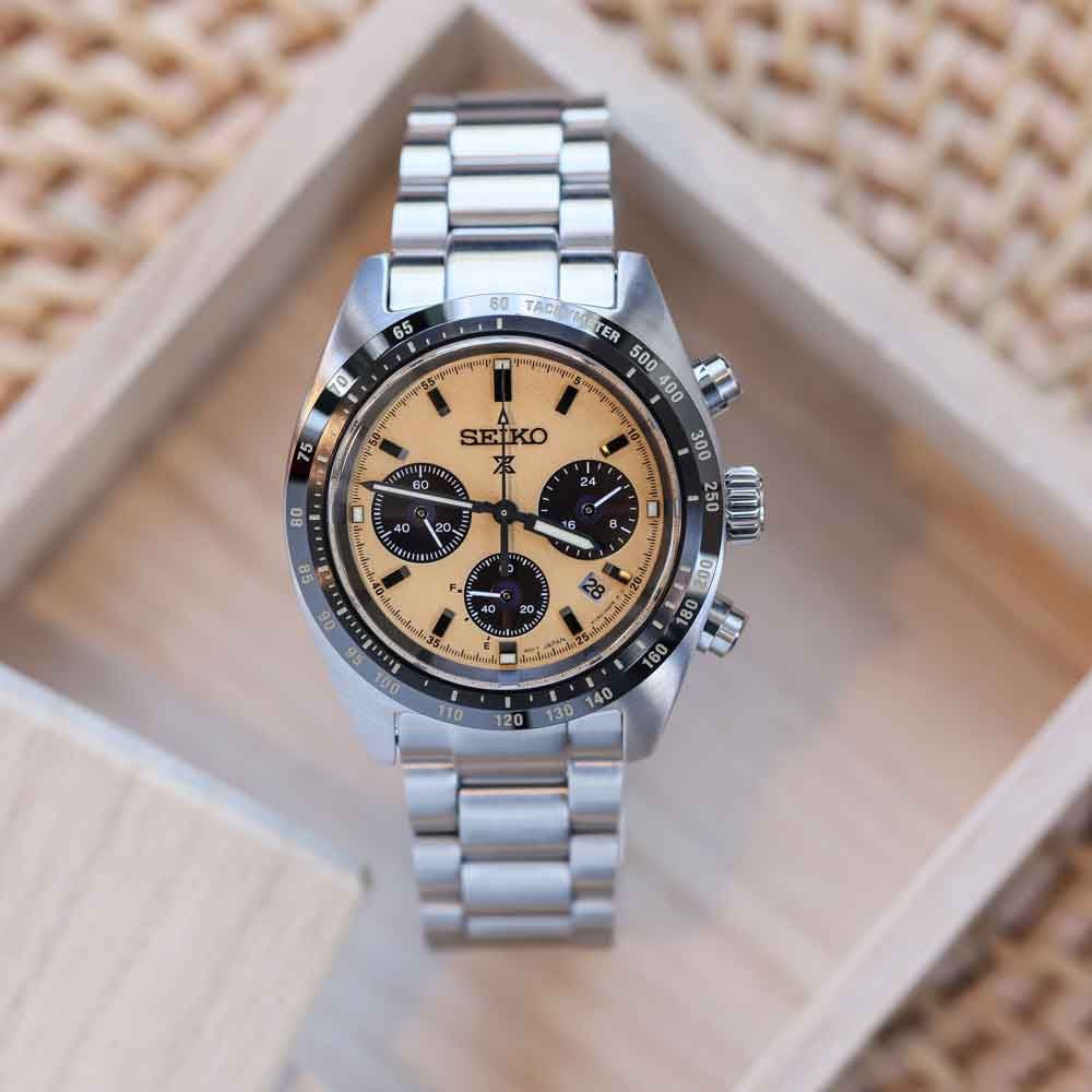 Cronografo solare SEIKO, quadrante giallo, ghiera tachimetrica, bracciale acciaio