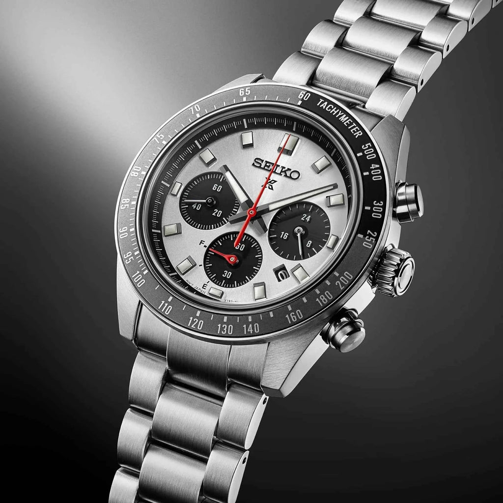 Orologio cronografo Seiko con quadrante argento sunray, tachimetro e contatori neri