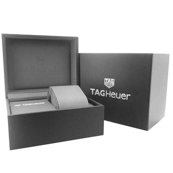 Scatola TAG Heuer aperta con documenti e supporto per orologio