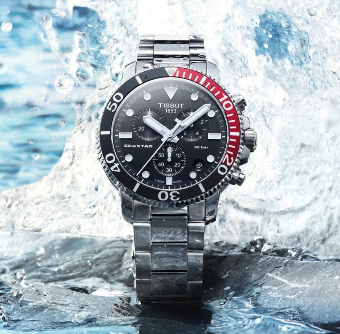 Orologio cronografo Tissot Seastar 1000 con quadrante nero e ghiera rossa, cinturino acciaio