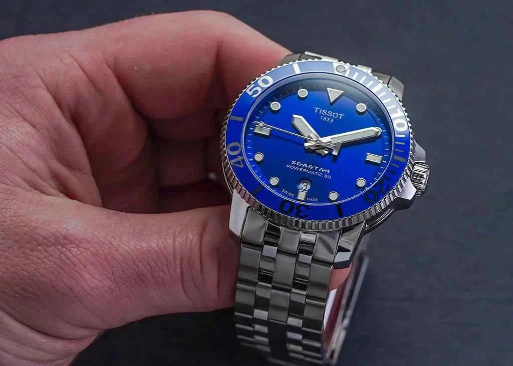 Orologio subacqueo Tissot con quadrante blu e bracciale in acciaio, ghiera numerata