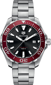 Orologio subacqueo da uomo con quadrante nero, lunetta rossa e bracciale acciaio.