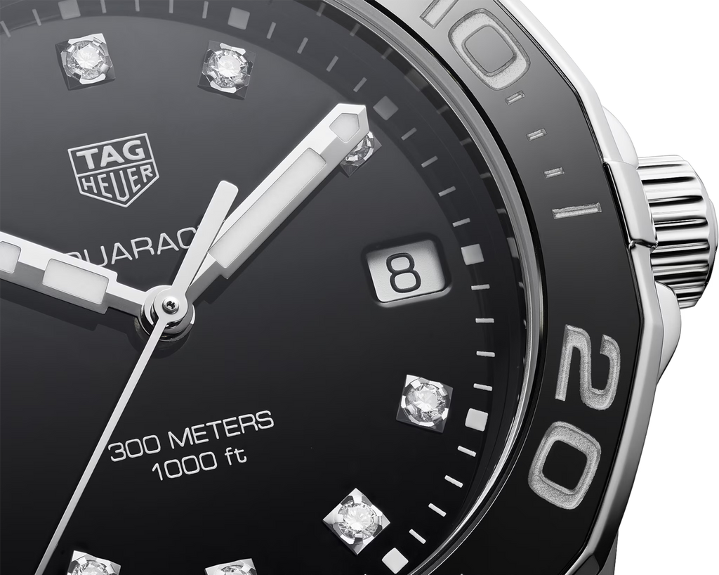 Orologio con quadrante nero e datario 8, indici con diamanti, lancette e numeri