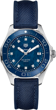 Orologio subacqueo blu con quadrante madreperla, lunetta girevole e cinturino nylon
