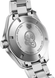 Orologio in acciaio con fondello inciso e scritte Automatic e impermeabile visibili.