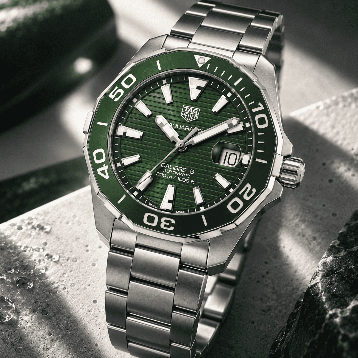 Orologio subacqueo TAG Heuer Aquaracer con quadrante verde e bracciale in acciaio 43 mm
