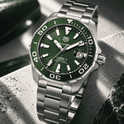 Orologio subacqueo TAG Heuer Aquaracer con quadrante verde e bracciale in acciaio 43 mm