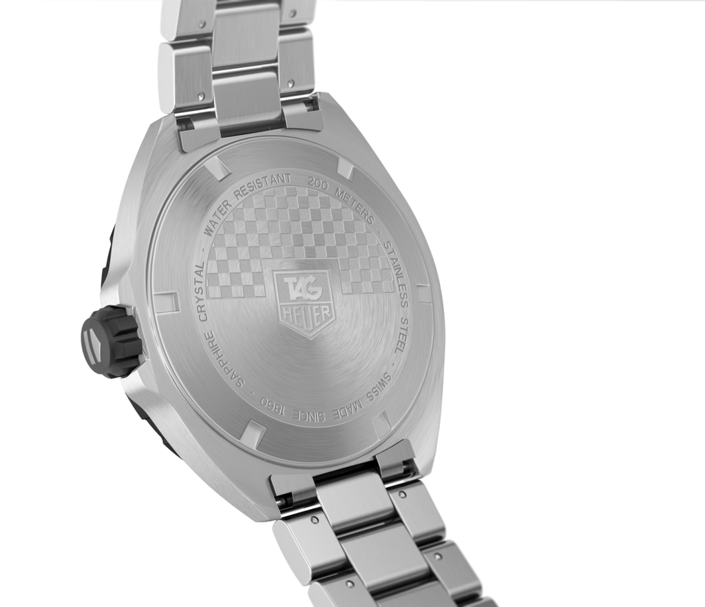 Orologio TAG Heuer: fondello in acciaio con scritte e cinturino metallico