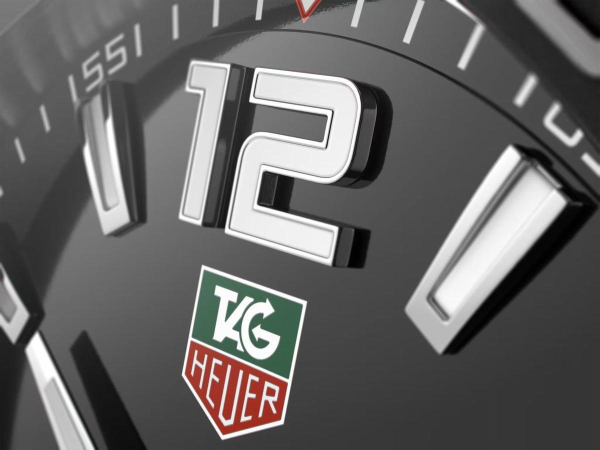 Orologio TAG Heuer Formula 1: quadrante nero con numeri bianchi e logo TAG Heuer