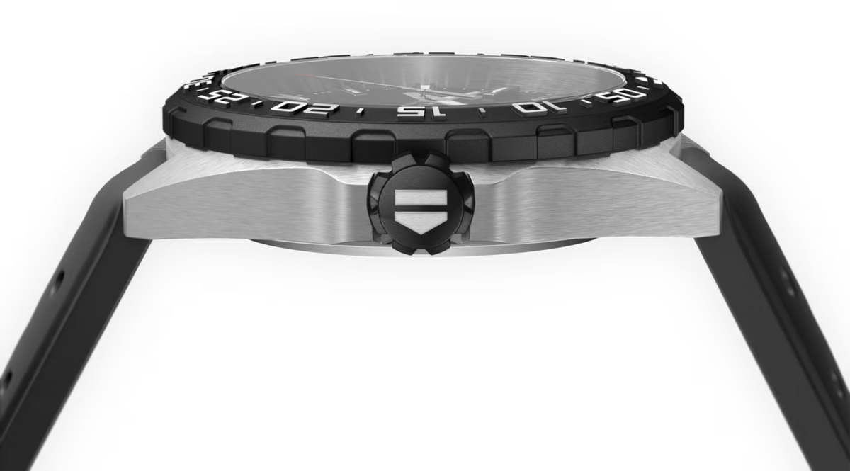 Orologio TAG Heuer Formula 1: vista dall’alto, lunetta nera con tacche e corona