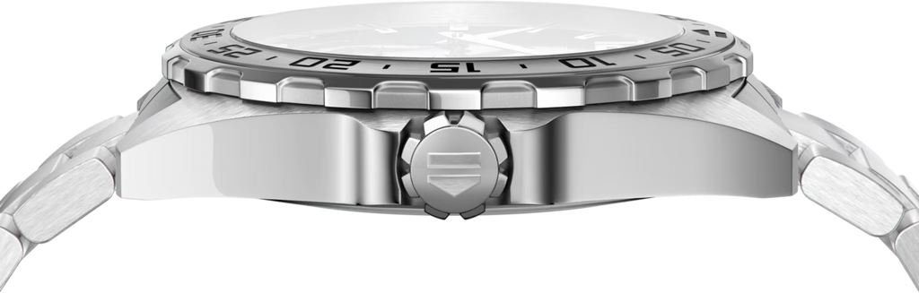 Orologio TAG Heuer in acciaio, vista superiore della corona e lunetta scanalata