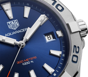 Quadrante blu TAG Heuer Aquaracer con datario, indici e lancette, vetro zaffiro