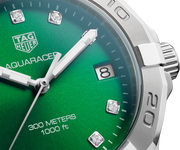Quadrante verde TAG Heuer Aquaracer con datario e indici luminescenti