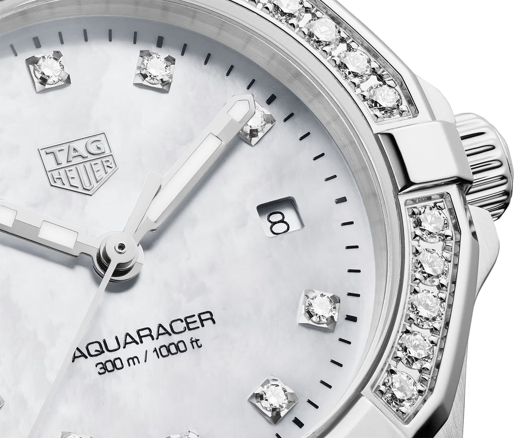 Orologio TAG Heuer Aquaracer con quadrante madreperla e lunetta incastonata di diamanti